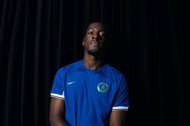 Oficial: mais um central contratado ao Mónaco