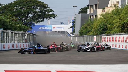 Fórmula E em Jacarta: Maserati vence pela primeira vez em monolugares desde 1957!