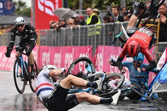 Apenas duas equipas estão completas no Giro