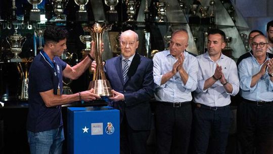 Pinto da Costa exulta conquista: «Numa altura em que os clubes de Lisboa açambarcavam tudo…»