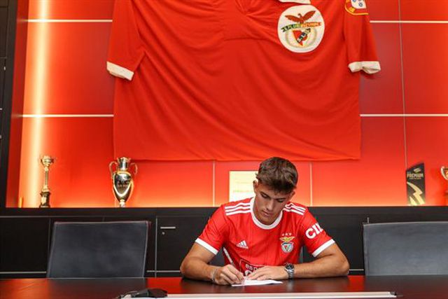 João Conceição renova contrato