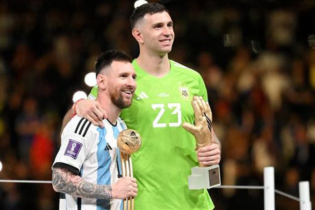 Os ‘sacrifícios’ de Emiliano Martinez para convencer Messi a assinar pelo... Aston Villa