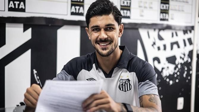 Oficial: João Basso no Santos com Arouca no coração