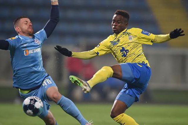 Bukia regressa de empréstimo