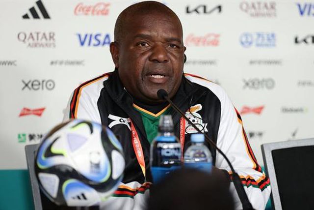 Selecionador zambiano contesta alegações de abusos sexuais: FIFA 'encurtou' agitada conferência