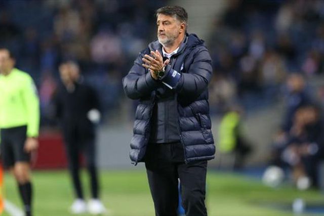 Meia casa para ver o leão