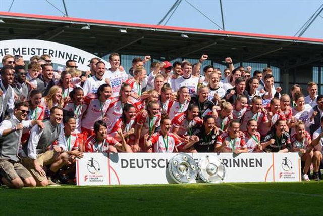 Equipa masculina fez guarda de honra à feminina (vídeo)