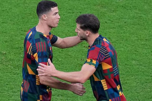Rúben Dias rendido a Ronaldo: «Não acontece com alguém normal»