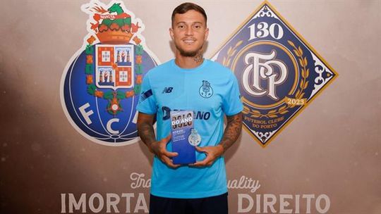 Otávio recebe o prémio de golo do ano: «Foi o melhor da minha carreira» (vídeo)