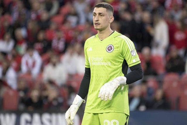 Internacional sérvio apontado à baliza da Luz