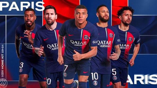 Messi e Neymar na apresentação dos novos equipamentos (vídeo)