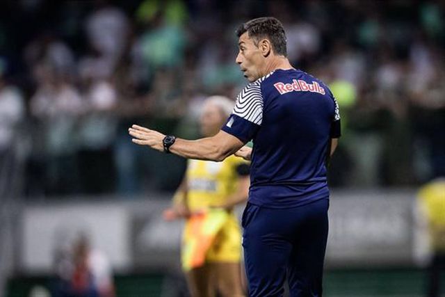 Imune a surpresas, Caixinha segura liderança com empate em La Plata