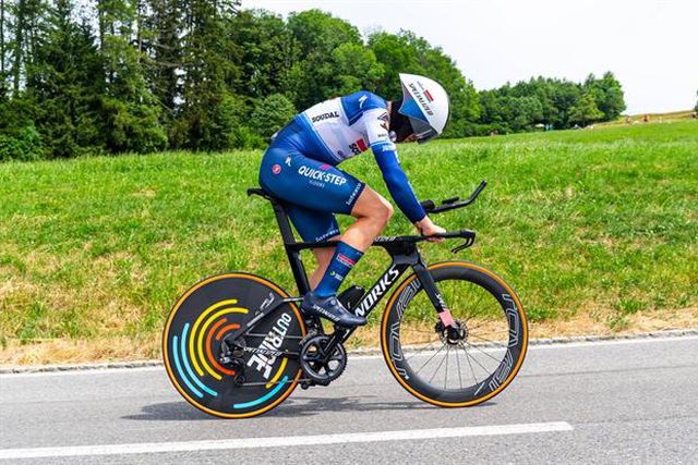 Tim Merlier primeiro líder na Polónia
