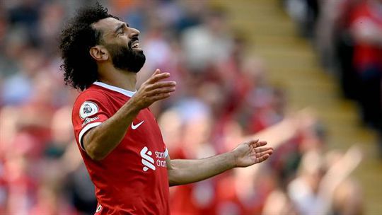 Salah penitencia-se após queda para a Liga Europa: «Não há desculpas para isto»