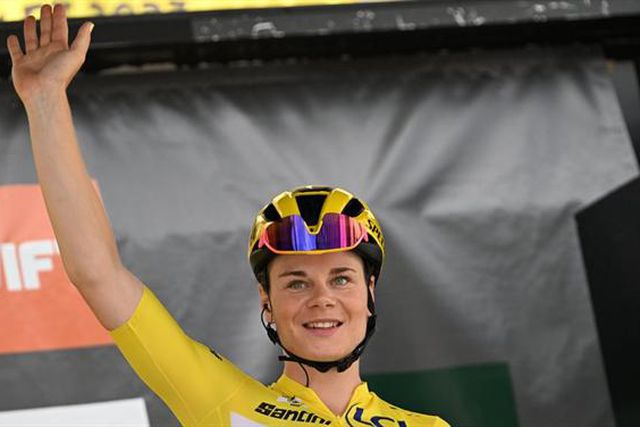 A primeira líder da Volta a França feminina