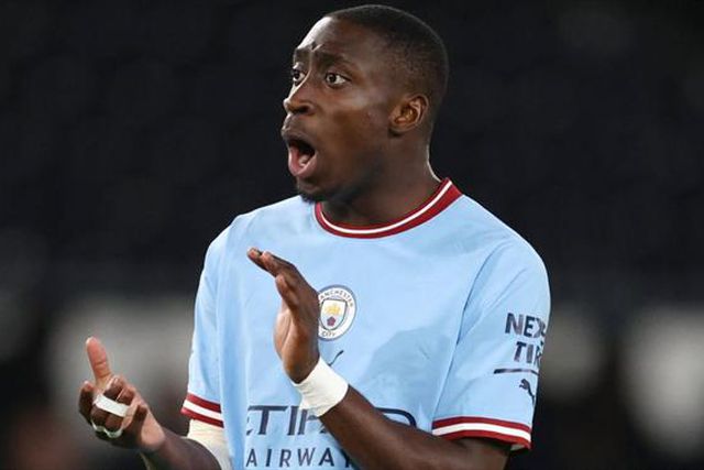 Ajax ‘passa a perna’ ao West Ham e leva Carlos Borges