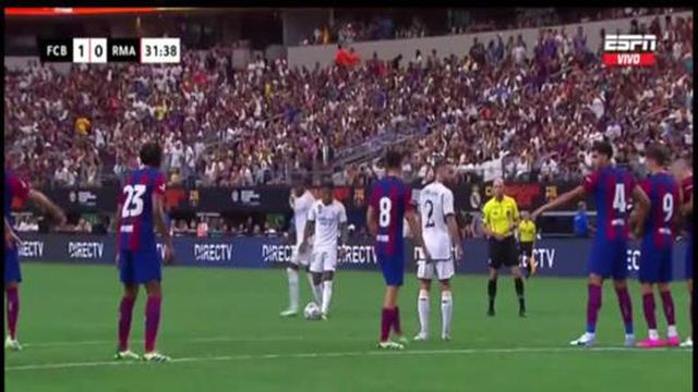 Espetacular voo de Ter Stegen nega golo a Rodrygo