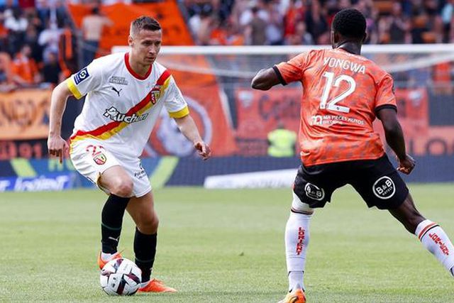 Lens vence com reviravolta em Lorient e inviabiliza festa do PSG já este domingo