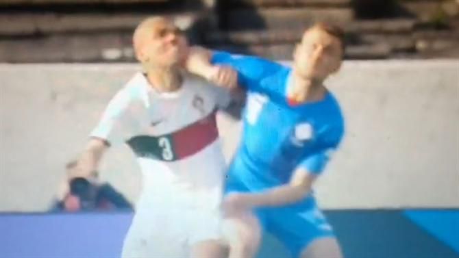 Jogadores pediram vermelho após cotovelada a Pepe (vídeo)