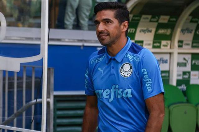 Palmeiras vence no Paraguai e reparte liderança