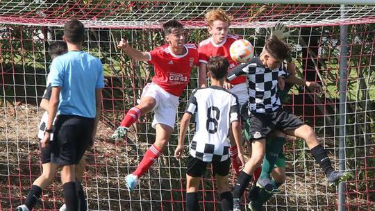 Benfica vence Boavista e está a três pontos do título