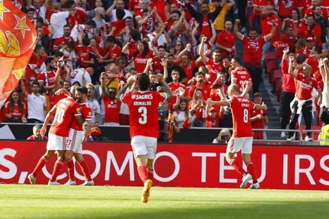 Contra-ataque de regra e esquadro concluído por Rafa (vídeo)