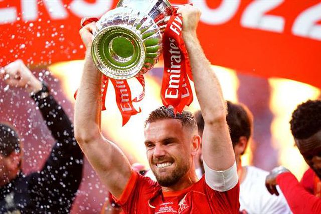 Oficial: 'reds' despedem-se de Jordan Henderson: «Uma lenda!»