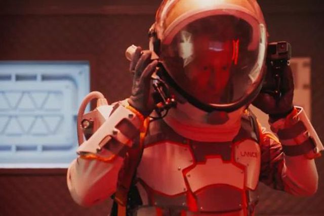 Lance Armstrong no papel de astronauta