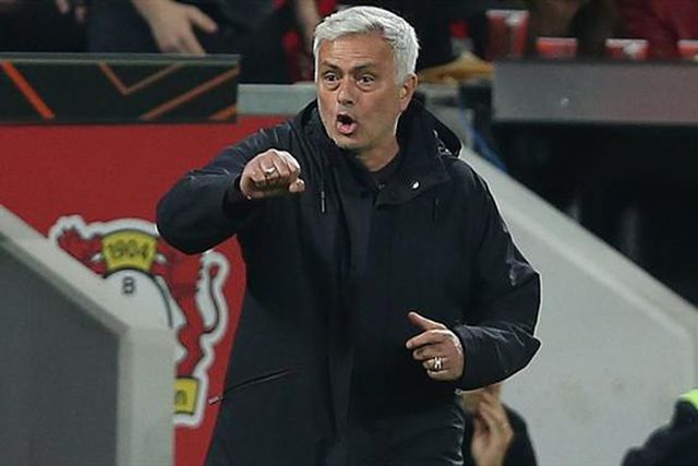 Os festejos de Mourinho pela presença na final da Liga Europa (vídeo)