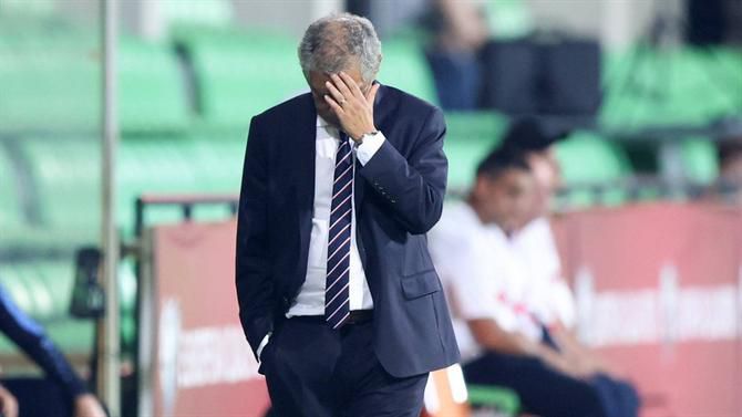 Antigo capitão critica Fernando Santos: «Isto não é Portugal, parece que adormece no banco»