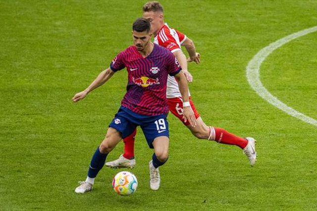 André Silva apontado às águias