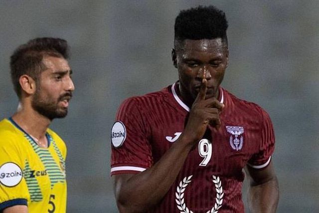 Dennis Sesugh tem acordo para três épocas