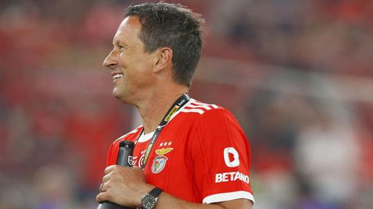 Filho de Roger Schmidt faz revelação: «O meu pai quer deixar o Benfica com quatro estrelas»