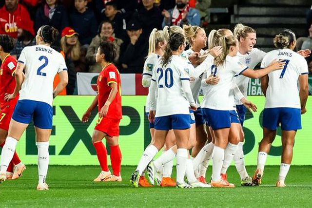 Inglaterra e Dinamarca seguem em frente e há mais dois jogos definidos nos 'oitavos'