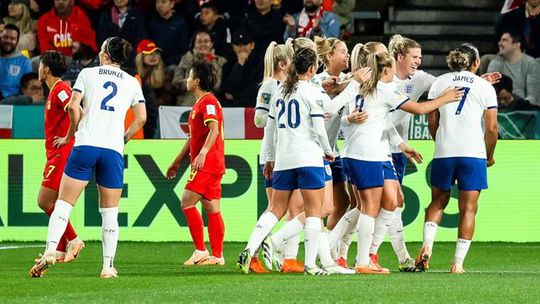 Inglaterra e Dinamarca seguem em frente e há mais dois jogos definidos nos 'oitavos'