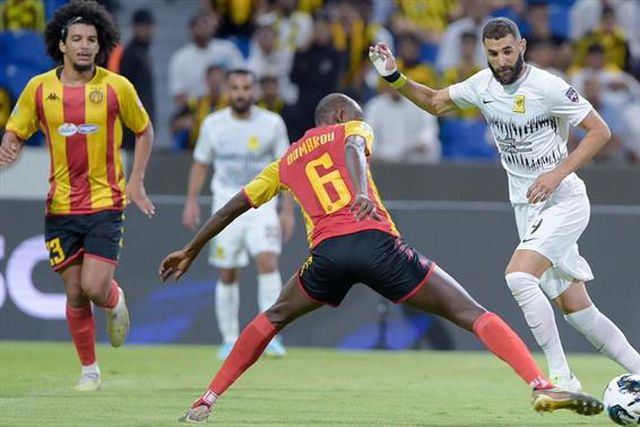 'Show' de Benzema: assiste e marca na estreia pelo campeão (veja o golaço)