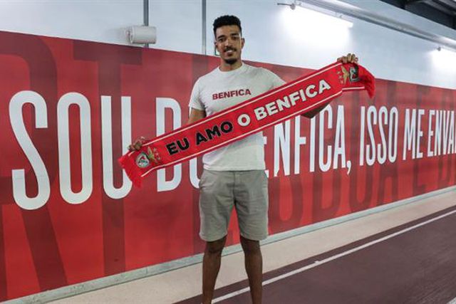 Lucas França continua no Benfica