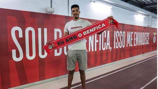 Lucas França continua no Benfica