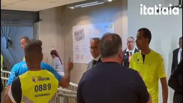 Abel Ferreira tira telemóvel a jornalista - Parte 2