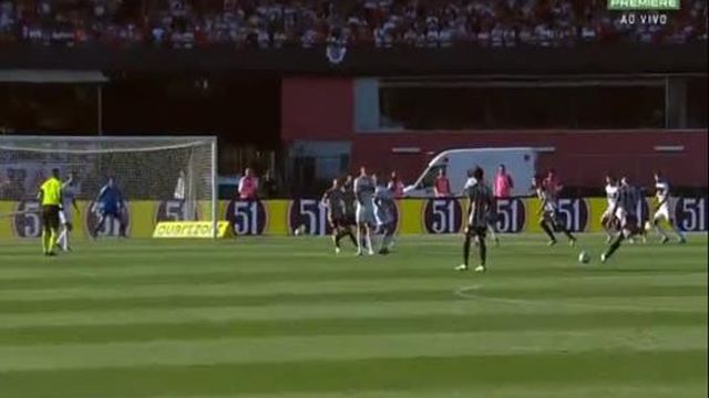 Pare tudo o que está a fazer e veja este inacreditável golo de Hulk!