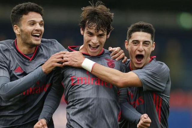 Jogou com Gonçalo Ramos na formação e questiona: «...mas 'bro', o PSG?»