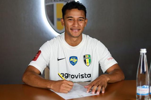 Oficial: avançado ex-Famalicão e V. Guimarães assina pelo PFC Oleksandriya