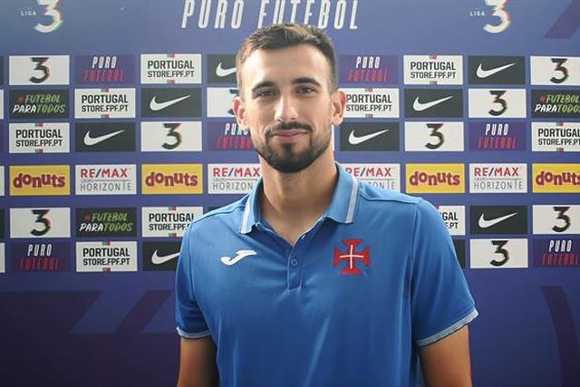 Capitão renova por uma época