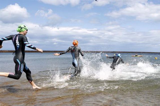 «É isto que acontece quando nadas no meio da merda»: 57 triatletas doentes após prova do Mundial em Inglaterra (vídeo)