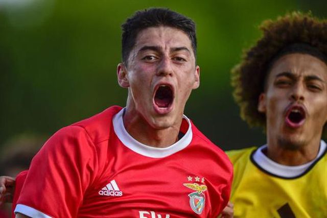 Lille e Cádis na corrida por Tiago Gouveia