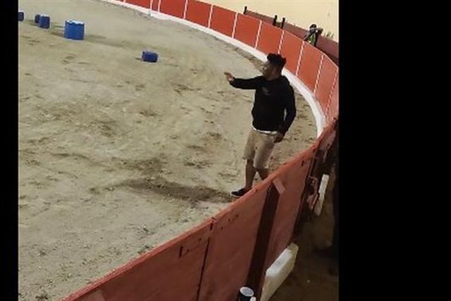 Eliseu sem moto numa praça de touros deu nisto (vídeo)