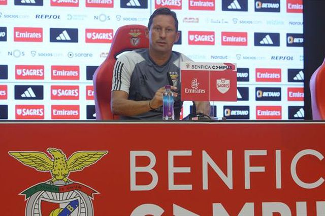 Roger Schmidt: João Neves a lateral frente ao Burnley e o investimento para a nova época