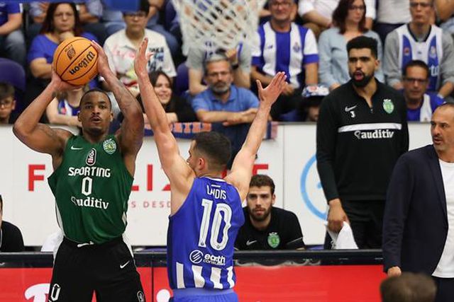 Sporting vence outra vez na Dragão Arena e está a uma vitória da final!