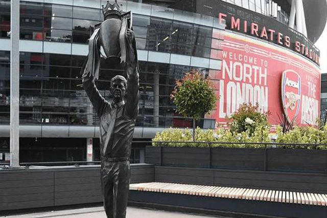 «Pioneiro, visionário e invencível»: Wenger homenageado (fotos)