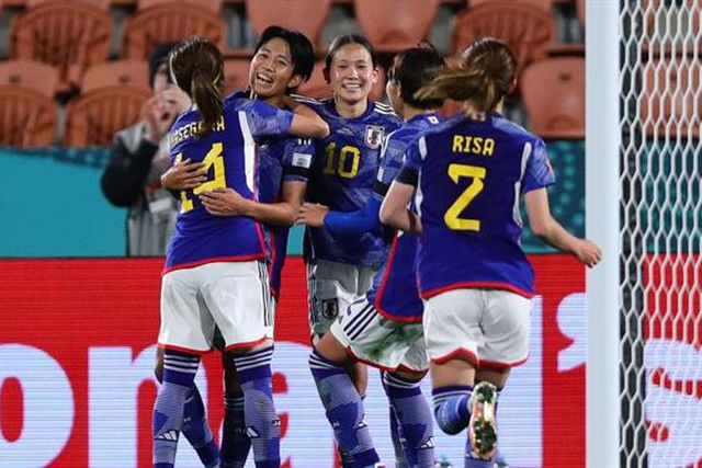 Goleada do Japão e capitã em galeria de notáveis